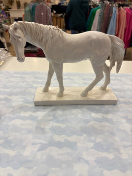 Horse statue 30cm white